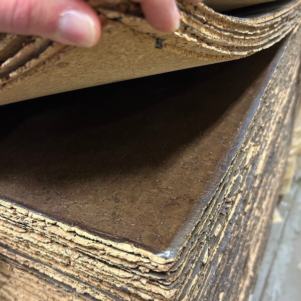 Cork floor with untrimmed edges